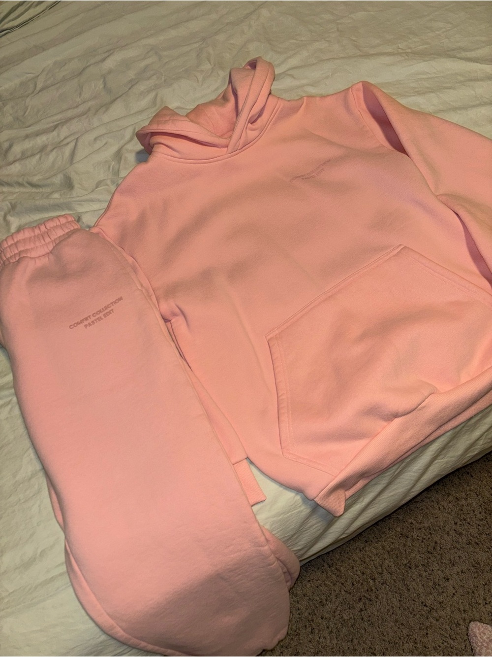 Comfrt Bubblegum Pastel Sweatshirt and Joggers Set - Picture 2 of 9